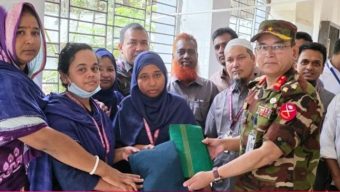 নতুন পোশাক পেয়ে খুশি শেবাচিম হাসপাতালের দুই শতাধিক কর্মচারী