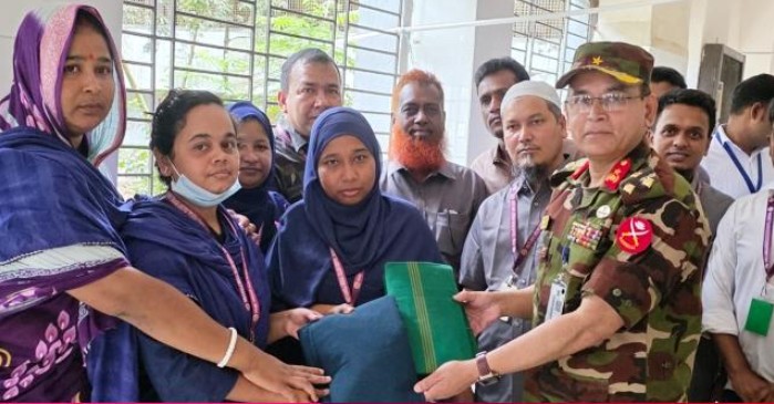 নতুন পোশাক পেয়ে খুশি শেবাচিম হাসপাতালের দুই শতাধিক কর্মচারী