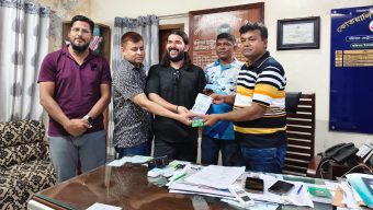 বরিশালে কানাডিয়ান নাগরিকের হারানো পাসপোর্ট উদ্ধার, প্রশংসায় ওসি মিজান