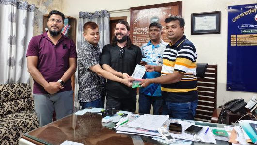 বরিশালে কানাডিয়ান নাগরিকের হারানো পাসপোর্ট উদ্ধার, প্রশংসায় ওসি মিজান