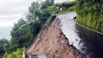 পাহাড়ধস ও তীব্র বর্ষণে নিহত ২০, বহু পর্যটক আটকা