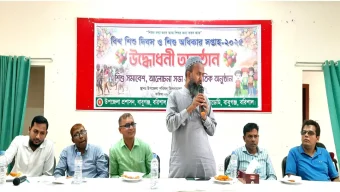 বাবুগঞ্জে বিশ্ব শিশু দিবস ও শিশু অধিকার সপ্তাহের শুভ উদ্বোধন ঘোষণা করছেন ইউএনও ফারুক