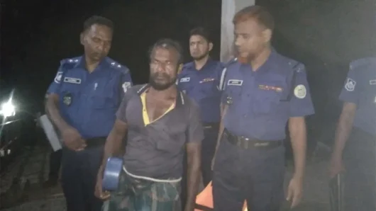 নিষেধাজ্ঞা উপেক্ষা করে মাছ শিকার পাথরঘাটায় এক জেলেকে ১২ দিনের কারাদন্ড
