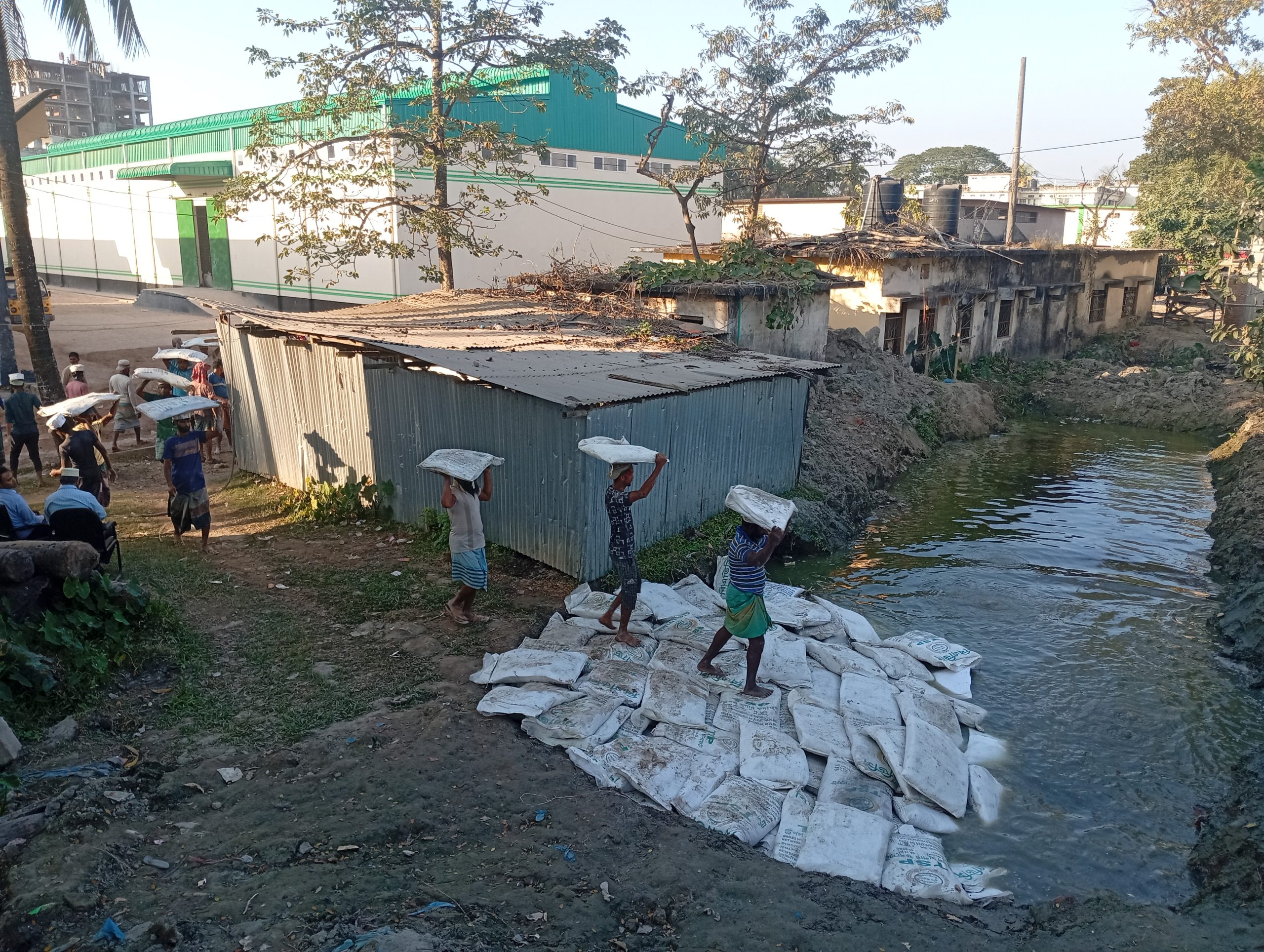 বরিশালে কৃষকের বরাদ্দকৃত অর্ধ কোটি টাকার সার মাটি চাপা,