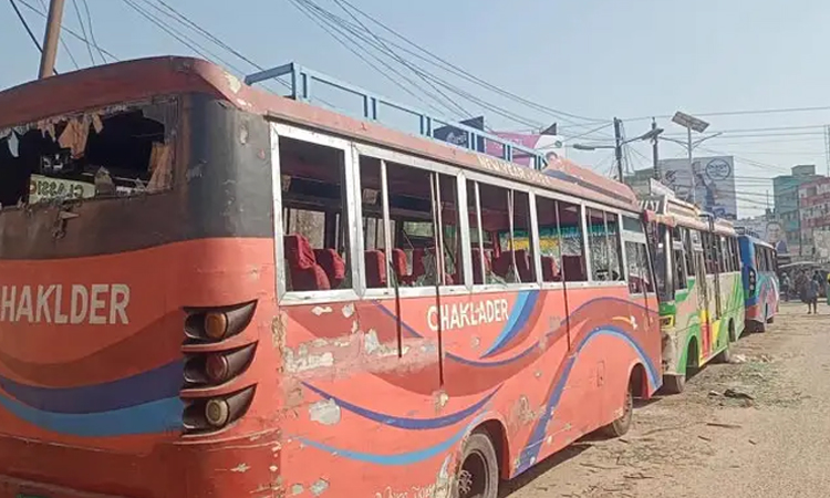 বরিশালে সকল রুটের বাস চলাচল বন্ধ,দুই কোটি টাকা ক্ষতিপূরণ দাবি
