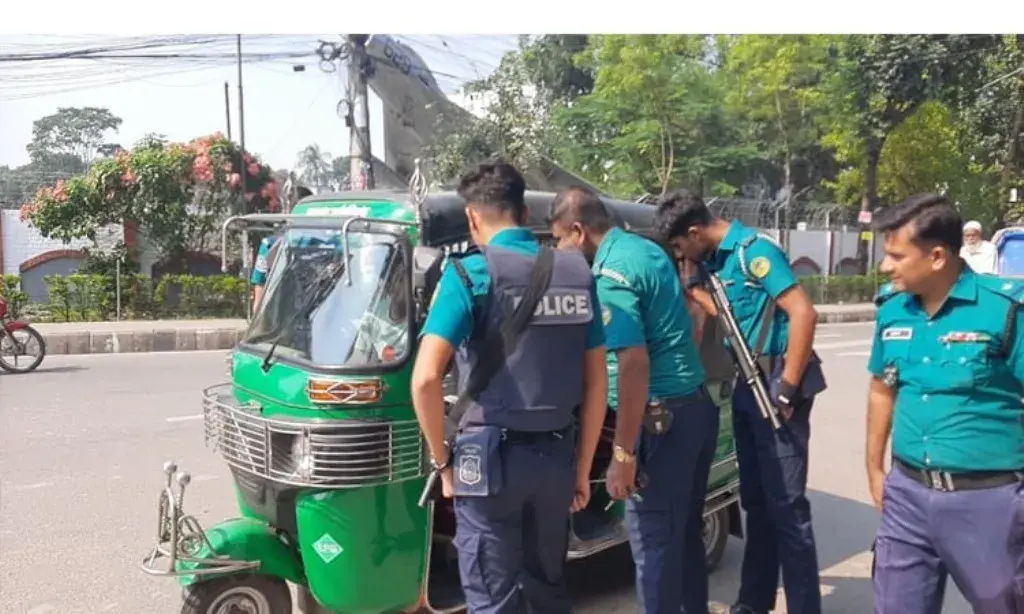 ঢাকা লক ডাউন ঘিরে’বরিশালে নিরাপত্তা জোরদার, ১৩ স্পটে পুলিশের তল্লাশি