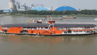 বরিশাল কীর্তনখোলা নদীতে দীর্ঘ বিরতির পর ফিরল,শতবর্ষী স্টিমার ‘মাহসুদ’
