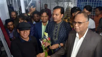 বরিশালে ২০ যাত্রী নিয়ে পৌঁছেছে শতবর্ষী স্টিমার পিএস মাহসুদ