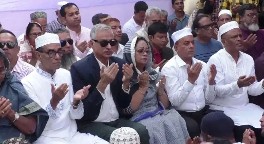 বরিশালে খালেদা জিয়ার রোগমুক্তি কামনায় মোনাজাত