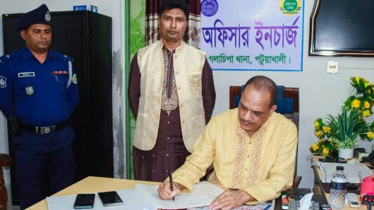 বরিশাল বিভাগের নিরাপত্তা জোরদারে ডিআইজি’ মঞ্জুর মোর্শেদ আলমের থানা পরিদর্শন