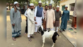 খালেদা জিয়ার জানের সাদকা হিসেবে ছাগল দান বিএনপি নেতা আজাদের