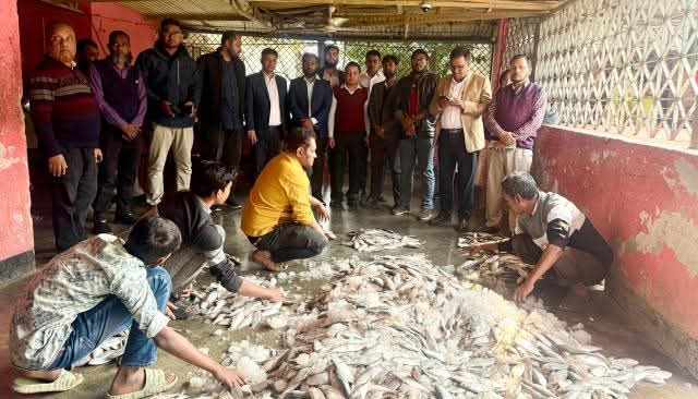 বরিশালে প্রশংসায় ভাসছে এনএসআই বিপুল পরিমান ঝাটকা জব্দ,