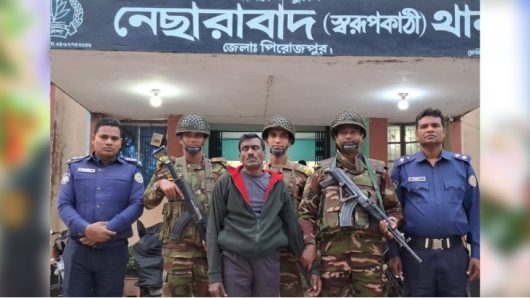 পিরোজপুরে দুর্ধর্ষ সন্ত্রাসী পরিতোষ মিস্ত্রি গ্রেপ্তার