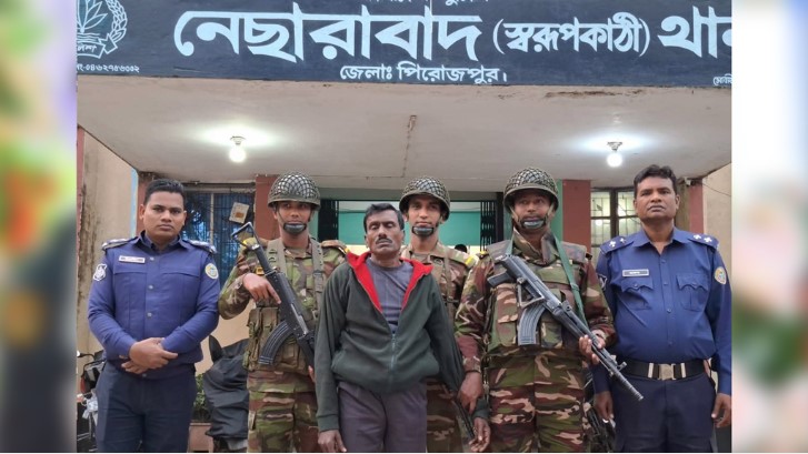 পিরোজপুরে দুর্ধর্ষ সন্ত্রাসী পরিতোষ মিস্ত্রি গ্রেপ্তার