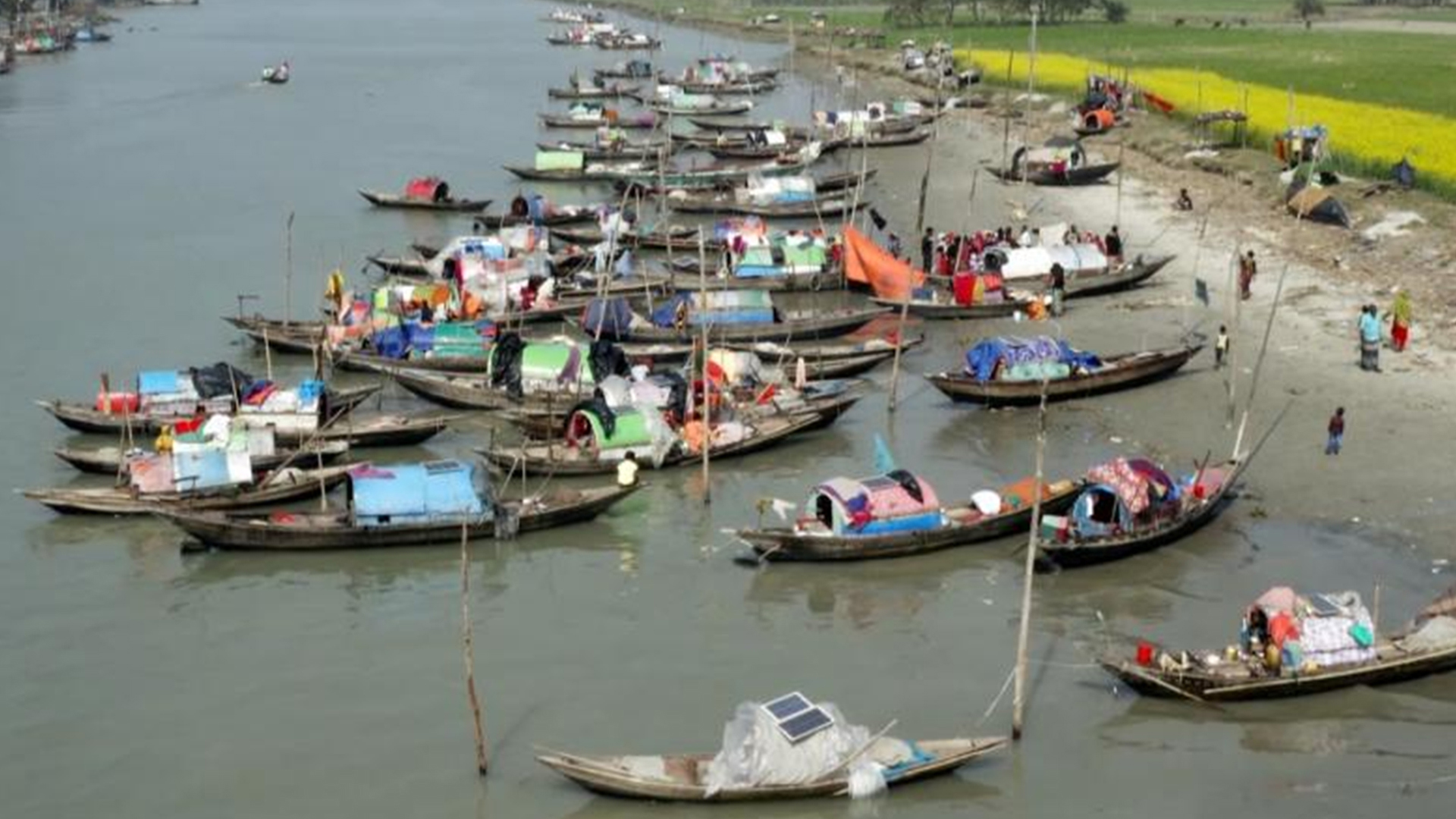 বরিশালে ভাসমান জীবনের ‘স্বীকৃতি’: প্রথমবার ভোট দিচ্ছেন মান্তারা