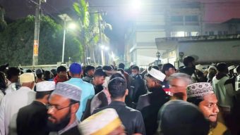বাউফলে ওসির অপসারণের দাবিতে সড়ক অবরোধ