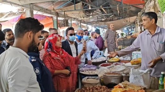 পিরোজপুরে জেলা প্রশাসন ও পুলিশের বাজার মনিটরিং, জরিমানা