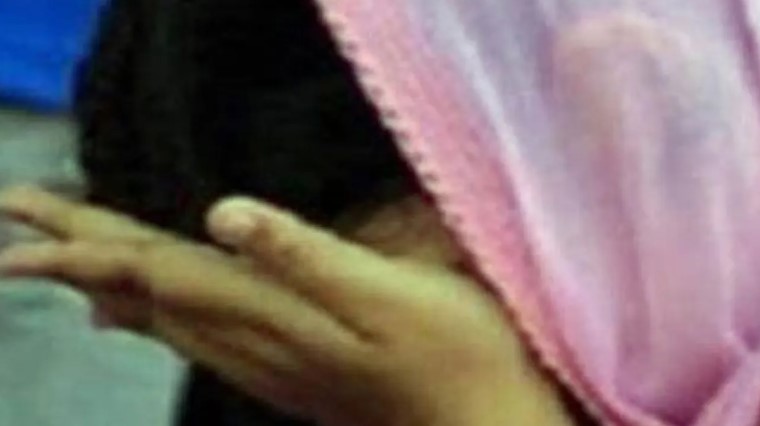 বরিশালে টয়লেটে বিদ্যুৎ সংযোগ দিয়ে প্রবাসীর স্ত্রীকে হত্যা চেষ্টা