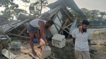 রাতের ঝড় কেড়ে নিলো অর্ধশত পরিবারের ঈদ আনন্দ