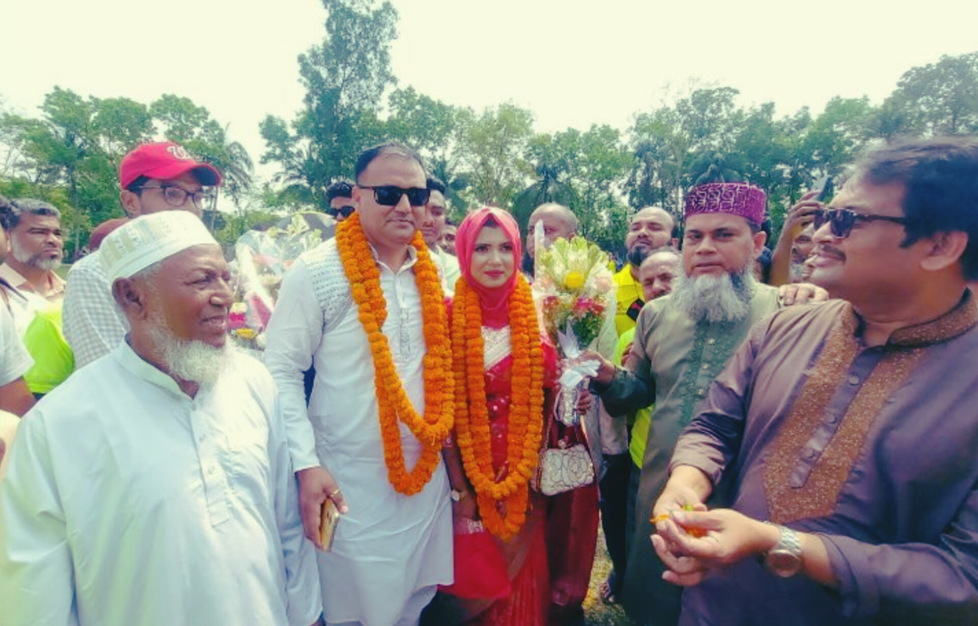 নলছিটিতে আকাশ পথে ‘শ্বশুর’ বাড়ি আসলো নববধূ মেজর আসমা খানম