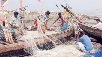 নিষেধাজ্ঞার সময় কিস্তি বন্ধের দাবি কর্মহীন ৩ লাখ জেলের