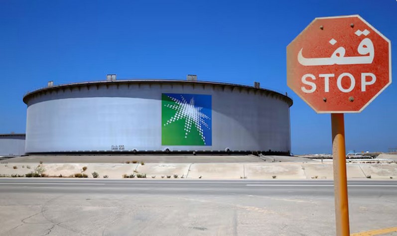 সৌদির সবচেয়ে বড় তেল শোধনাগারে ইরানের ড্রোন হামলা