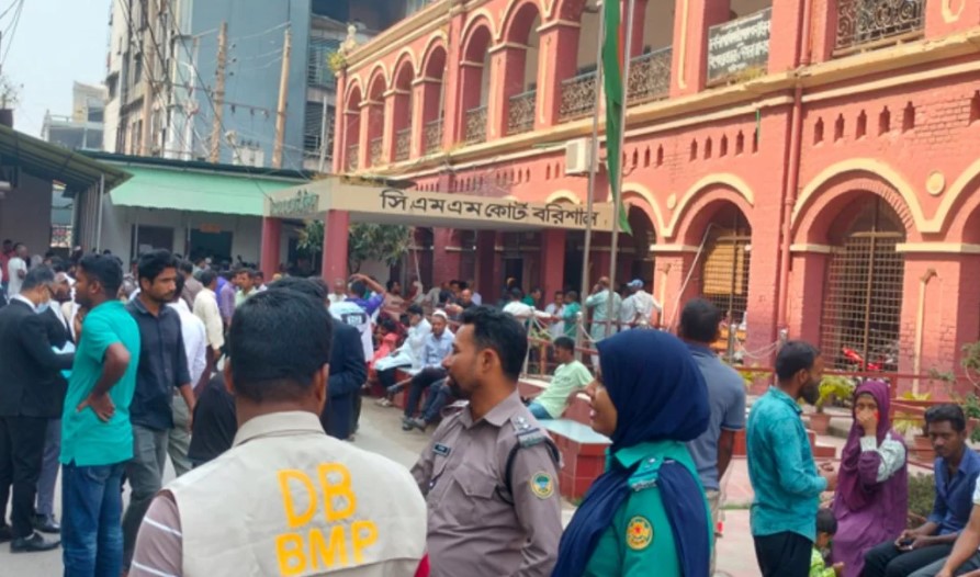 বরিশালে এজলাস ভাঙচুর মামলায় ১২ আসামির মধ্যে ১১ জনের জামিন