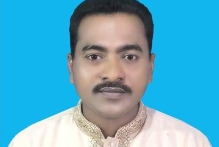 কলাপাড়ায় বিচারের দাবিতে স্বামীর মরদেহ নিয়ে থানায় স্ত্রী-সন্তান