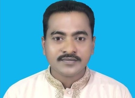 কলাপাড়ায় বিচারের দাবিতে স্বামীর মরদেহ নিয়ে থানায় স্ত্রী-সন্তান