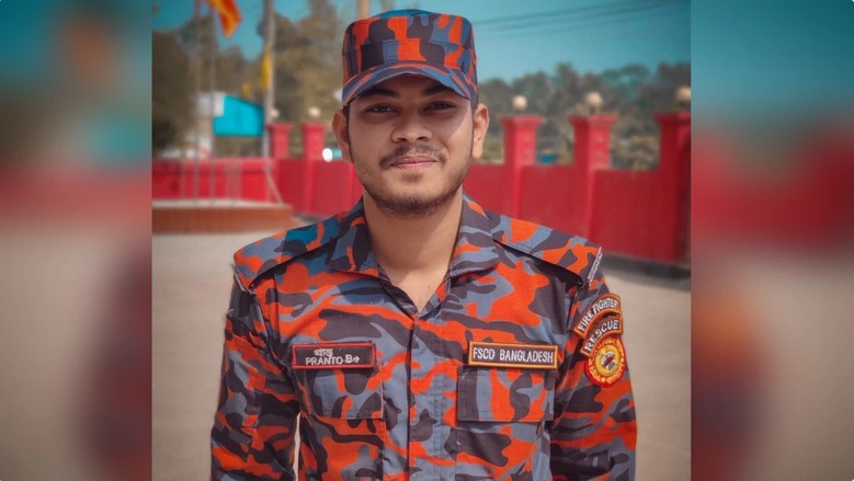 বরিশালে মোটরসাইকেল ও পিকআপ ভ্যানের মুখোমুখি সংঘর্ষে ফায়ার ফাইটার নিহত