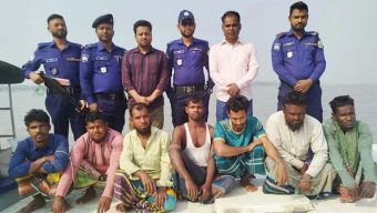 বরিশালে নিষেধাজ্ঞা অমান্য করে মাছ শিকার, ২৪ জেলে আটক