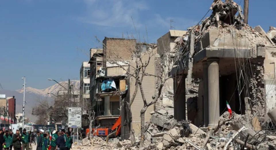 ইরানে নিহত বেড়ে ১০৪৫