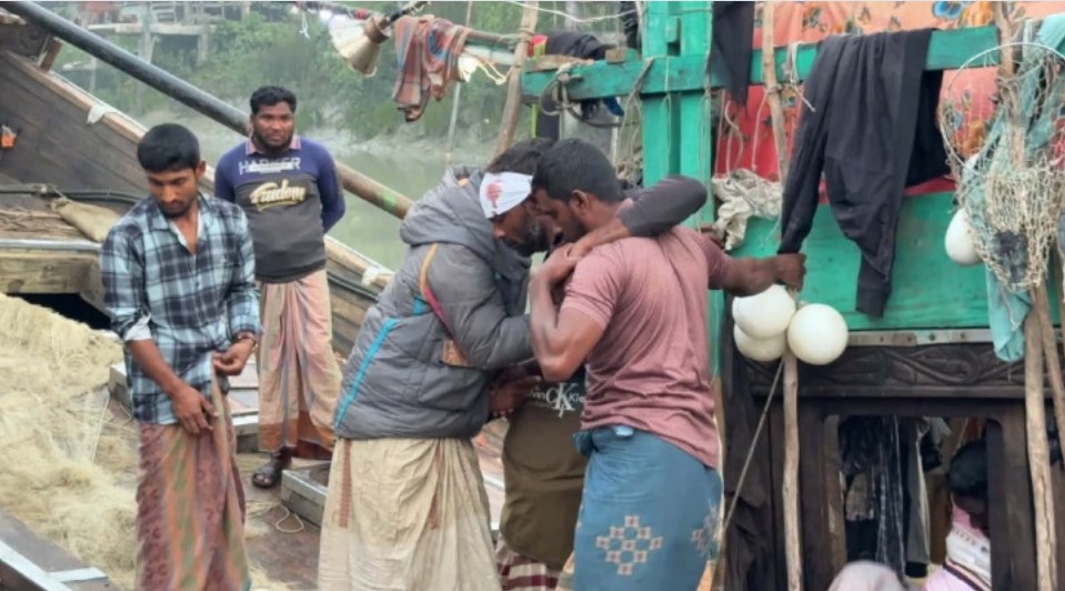 বঙ্গোপসাগরে জেলেদের মধ্যে সংঘর্ষে আহত ৪, নিখোঁজ ২