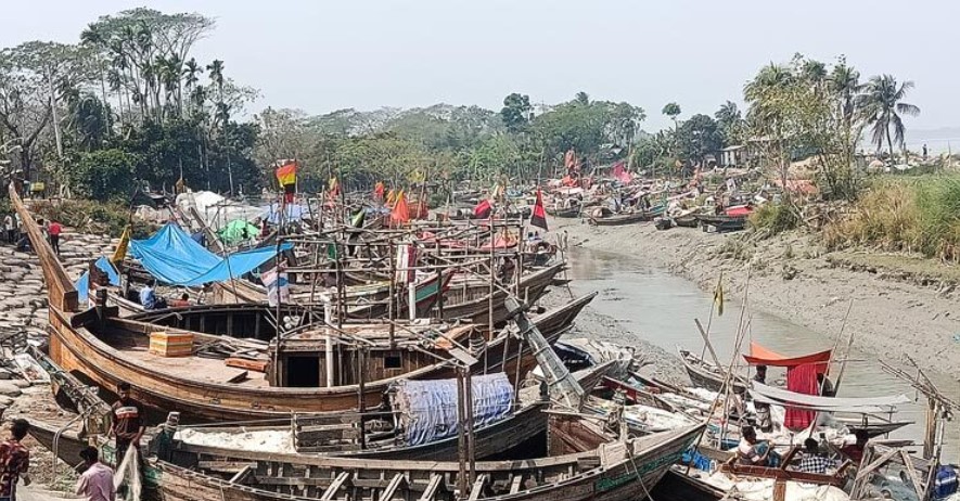 ভোলায় সাত দিনেও জেলেদের ভাগ্যে জোটেনি ভিজিএফের চাল