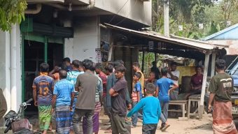 বিএনপির কার্যালয়ে অগ্নিসংযোগ, ককটেল বিস্ফোরণ