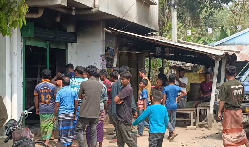 বিএনপির কার্যালয়ে অগ্নিসংযোগ, ককটেল বিস্ফোরণ