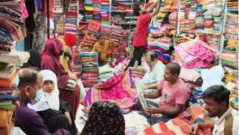 পিরোজপুরে শেষ সময়ে জমে উঠেছে ঈদের কেনাকাটা