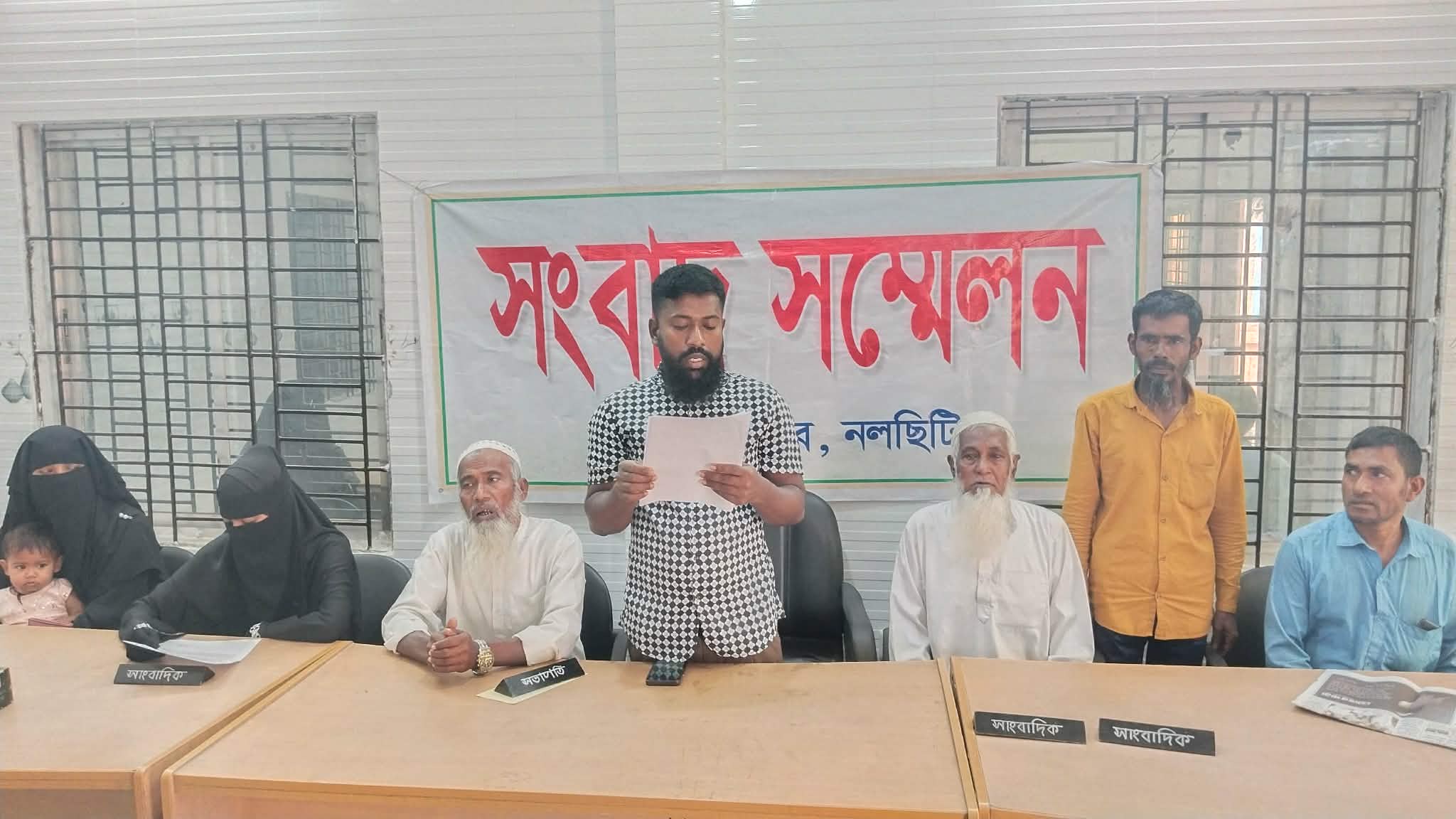 নলছিটিতে নারীকে মারধর,বিচারের দাবিতে সংবাদ সম্মেলন