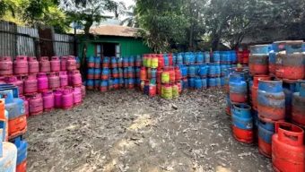 বরিশালে অবৈধভাবে গ্যাস সিলিন্ডার মজুদ রাখায় জরিমানা