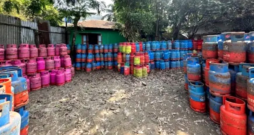 বরিশালে অবৈধভাবে গ্যাস সিলিন্ডার মজুদ রাখায় জরিমানা