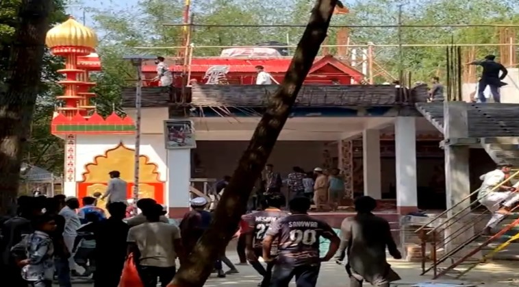 কুষ্টিয়ায় কথিত পীরের আস্তানা পুড়িয়ে দিল জনতা