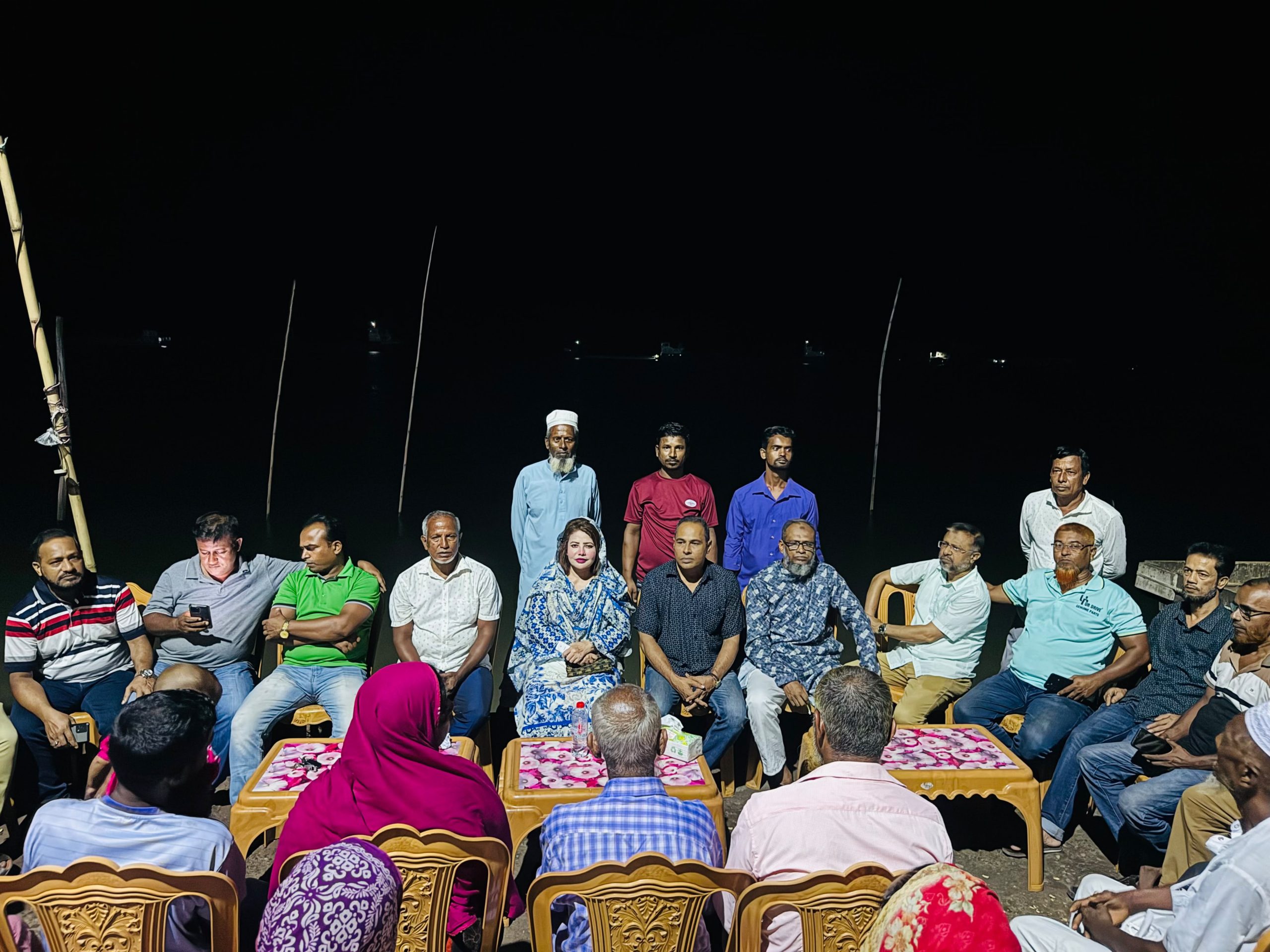 নগরীর ১১ নং ওয়ার্ডে কুশল বিনিময় করেন,যুগ্ম আহবায়ক নাসরিন
