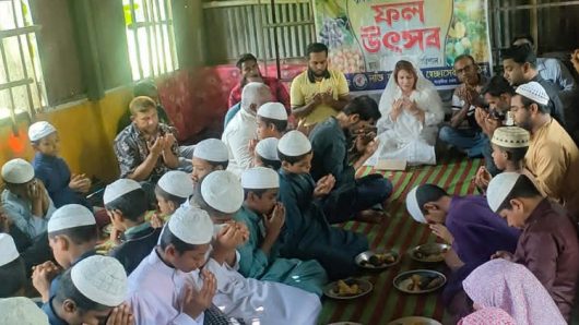 বরিশালে সুবিধা বঞ্চিত শিশুদের নিয়ে ফল উৎসব পালিত:আফরোজা খানম নাসরীন
