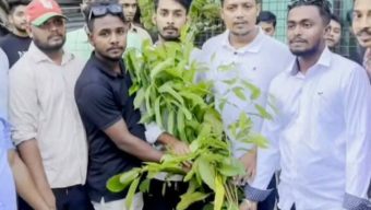 বরিশাল মহানগর ছাত্রদলের সদস্য সচিব তুষারের পক্ষ থেকে ৩০টি ওয়ার্ডে চারা গাছ বিতরণ