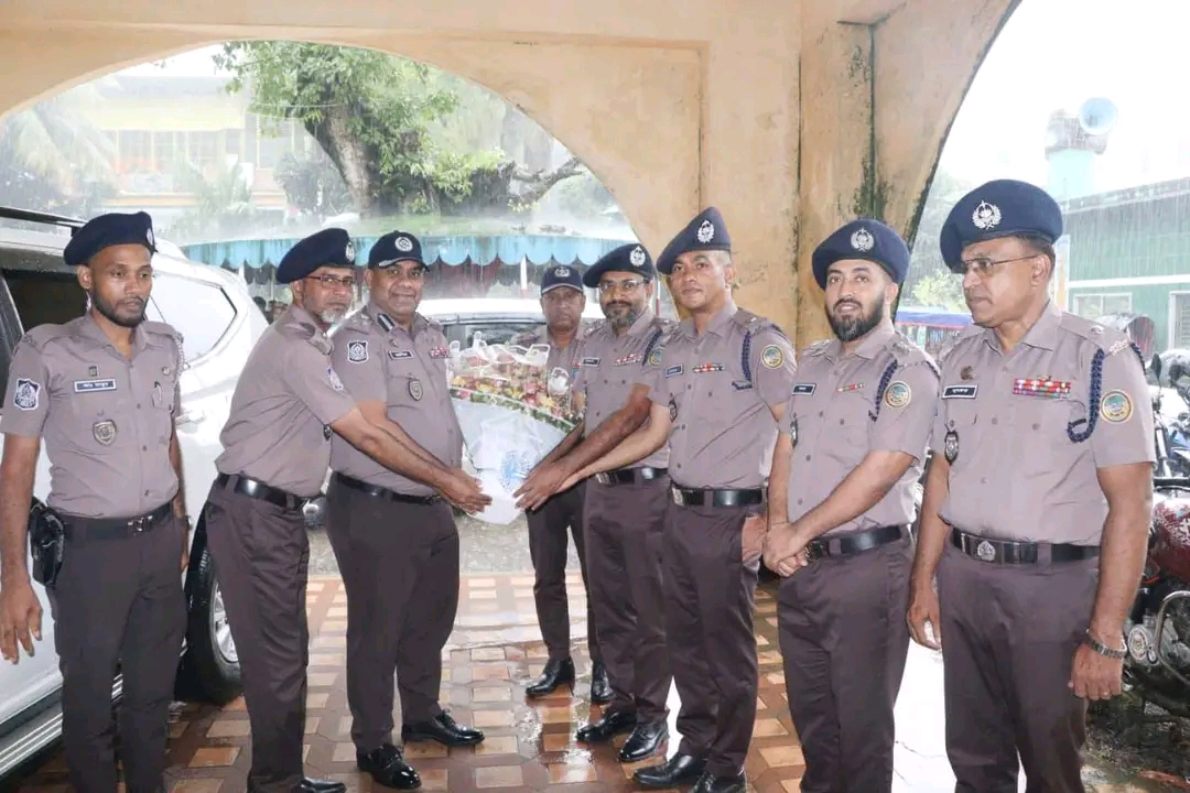বরিশাল কোতয়ালি মডেল থানা আকস্মিক পরিদর্শন করেন:পুলিশ কমিশনার সাঈদ