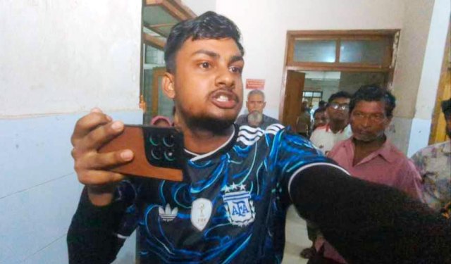 বরিশালে রোগীর মৃ’ত্যু সংবাদ সংগ্রহে গিয়ে তোপের মুখে সাংবাদিকরা