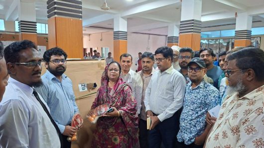 বরিশালে বিচারকদের মানসিক চাপ দূর করতে বিসিসি প্রশাসকের টেবিল টেনিস ও ট্রেডমিল হস্তান্তর