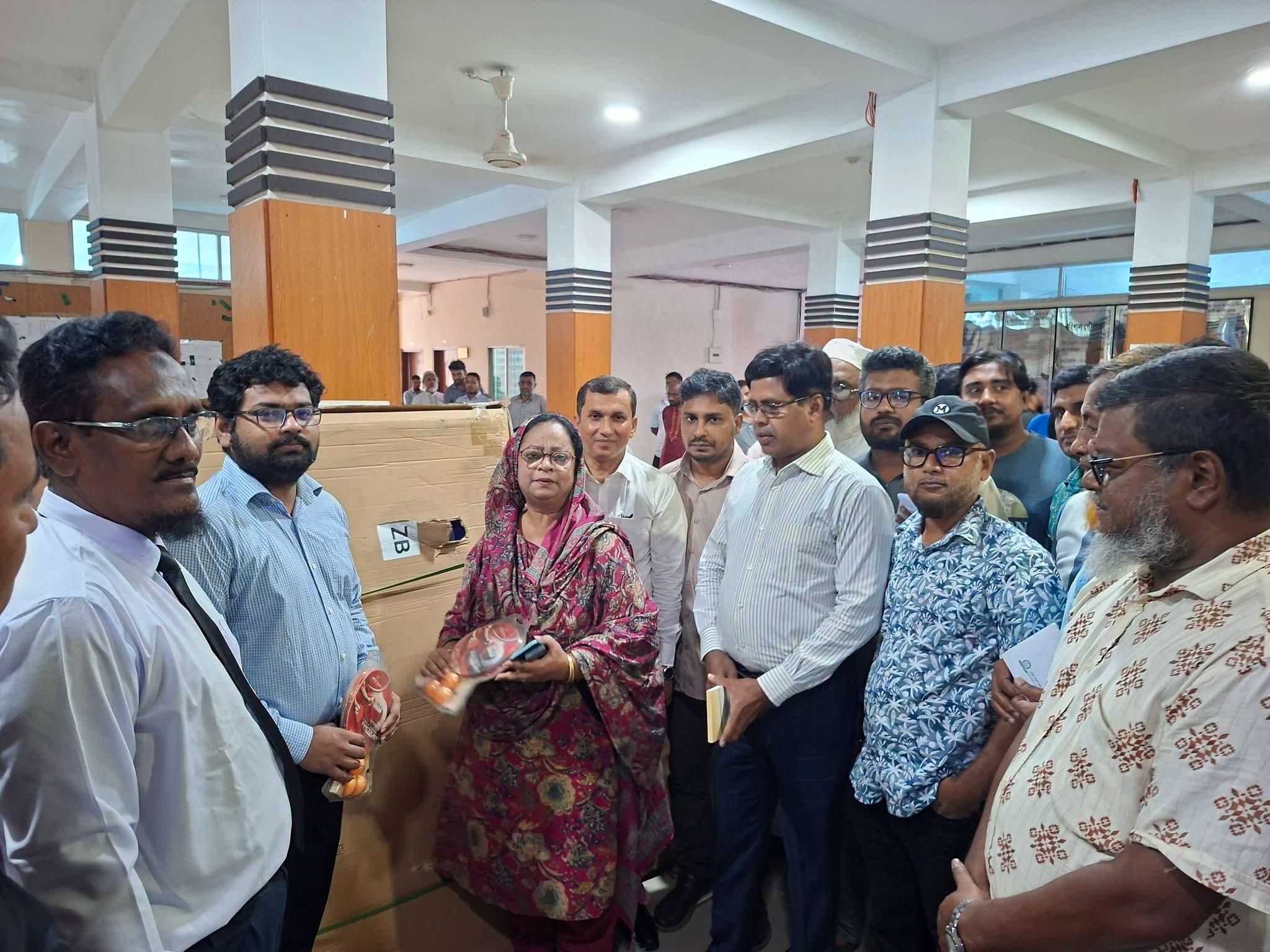 বরিশালে বিচারকদের মানসিক চাপ দূর করতে বিসিসি প্রশাসকের টেবিল টেনিস ও ট্রেডমিল হস্তান্তর