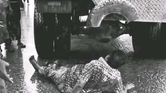 নগরীতে ট্রাংকচাপায় পা বিচ্ছিন্ন, ৩ পয়েন্টে ফুটওভার ব্রিজের দাবিতে ফুঁসে উঠেছে বরিশালবাসী
