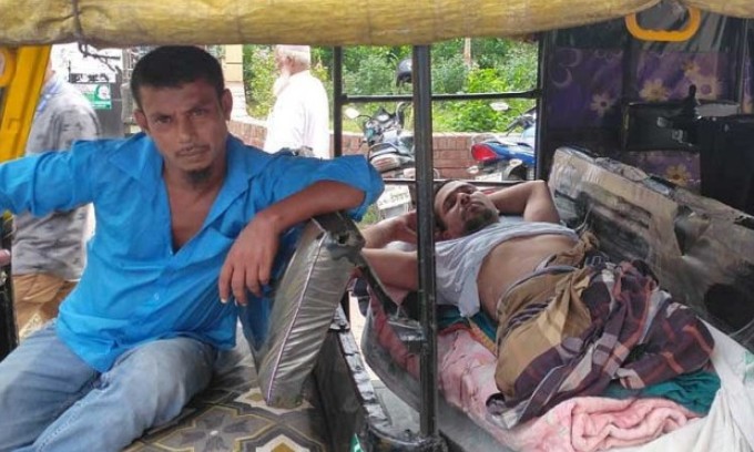 বরিশালে মাদক মামলায় দুই পা হারানো দণ্ডিত আসামি কারাগারে